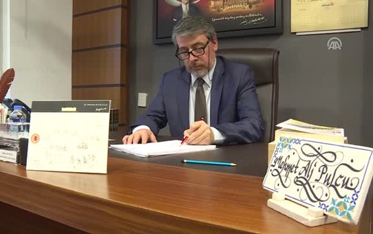 AK Parti İstanbul Milletvekili Pulcu: 'Okuma Yazma Öğrenmeden Resim Çizmeye Başladım'
