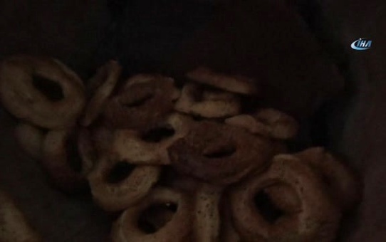 Tandır Ekmeği 69 Yaşındaki Ayşe Teyze'nin Geçim Kaynağı Oldu