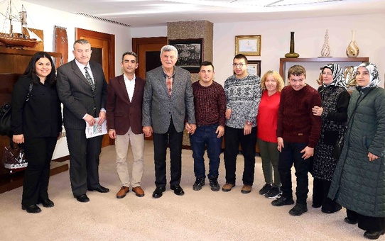 Başkan Karaosmanoğlu, Engelli Öğrencileri Kabul Etti