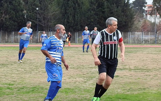 Rektör Sahada Üniversite Derbide