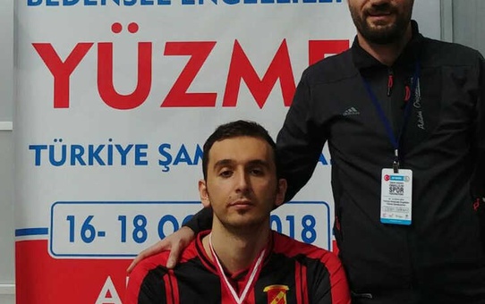 Yüzme Sevdası Yüzünden Sakat Kaldı Ama Pes Etmedi