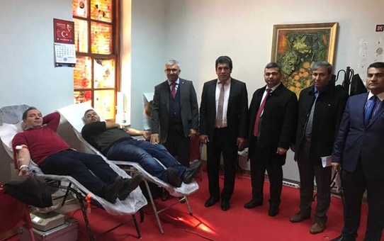 Kızılay'a Kan Verip Umut Oldular