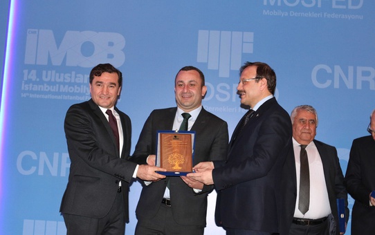 Faruk Malhan'a 'Yaşayan Çınarlar' Ödülü