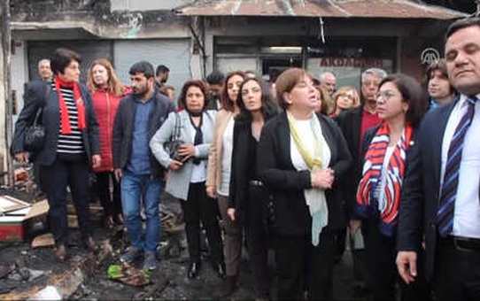 CHP'li Kadın Milletvekilleri Yangında Zarar Gören Esnafı Ziyaret Etti