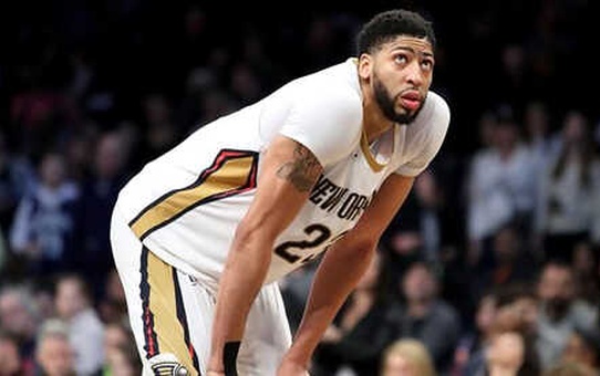 Davis, New Orleans'ı Taşımaya Devam Ediyor