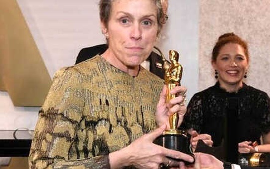 En İyi Kadın Oyuncunun Oscar'ını Çalan Hırsız, Fotoğraftan Yakayı Ele Verdi