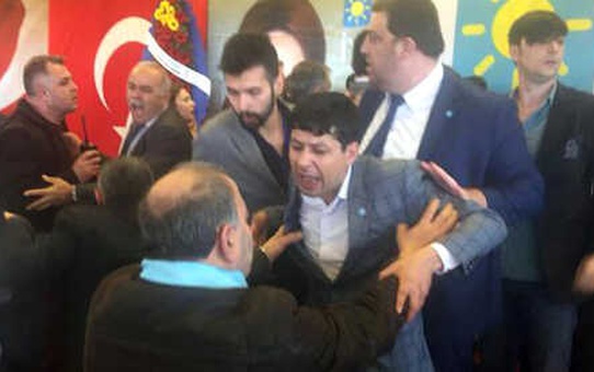 İyi Parti Kongresinde Yumruklar Konuştu