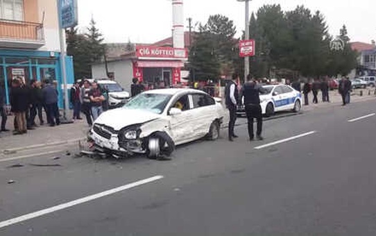 Trafik Kazası: 2 Ölü, 3 Yaralı