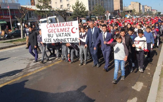 Güroymak'ta 'Şehitlere Saygı' Yürüyüşü