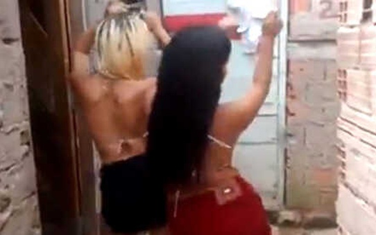 Dans Edip Selfie Çeken İki Genç Polis Kovalamasına Denk Gelince Ortaya İlginç Görüntüler Çıktı