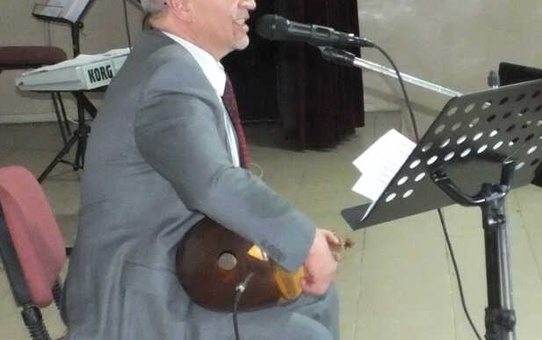 Şahin, Kağızmanlı Hıfzı'nın Şiirlerini Besteliyor