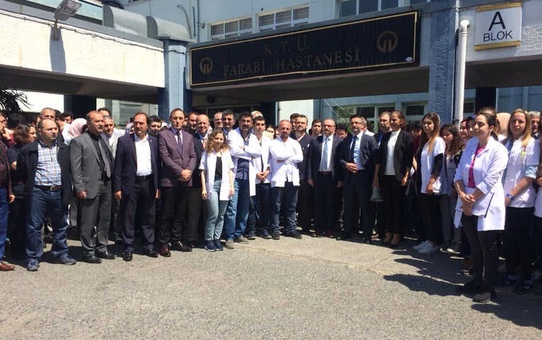 Trabzon'da Doktora Darp Protesto Edildi