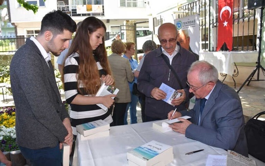 Tekirdağ'da Söyleşi ve İmza Günü Etkinliği