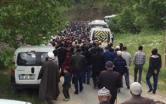 Bursa'da Kazada Hayatını Kaybeden 3 Kişi Toprağa Verildi
