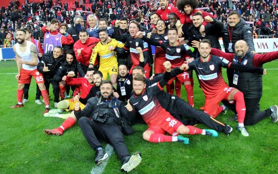 Efsane Kulüpte Yaprak Dökümü Sürüyor