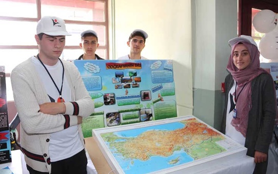Oltu Yusuf Ziyabey Kız Anadolu Lisesi'nde Bilim Fuarı Sergisi