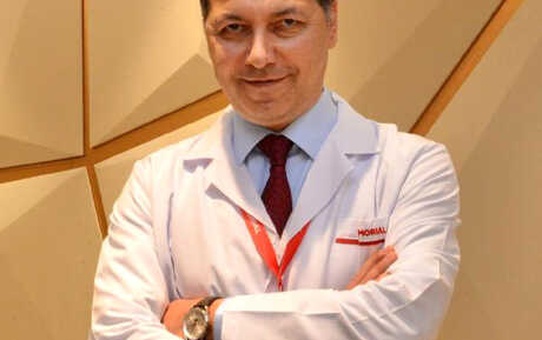 Op. Dr. Öztürk: Lazer Pointer ve Şovlar Görme Kaybına Yol Açabilir