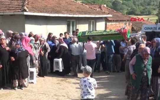 Balıkesir Annesi ve Yeğeninin Cenaze Namazını Kıldırdı