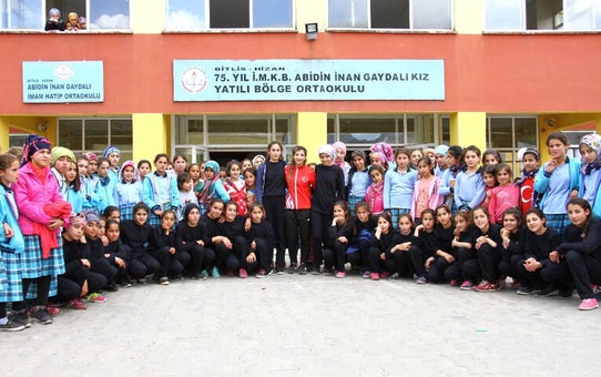 Yatılı Bölge Okulu Öğrencileri Yeni Eşofmanlarına Kavuştu
