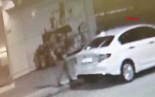 Antalya Motosiklet Kaskı Takıp 2 Otomobili Kundakladı