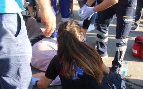 Kuşadası'nda Otomobil Yayaya Çarptı: 1 Yaralı