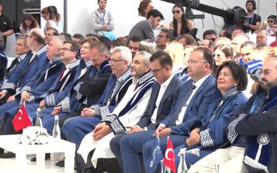 Medipol Üniversitesi 5'inci Mezunlarını Verdi