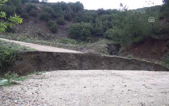 Sarıgöl'de Köprü Yıkıldı