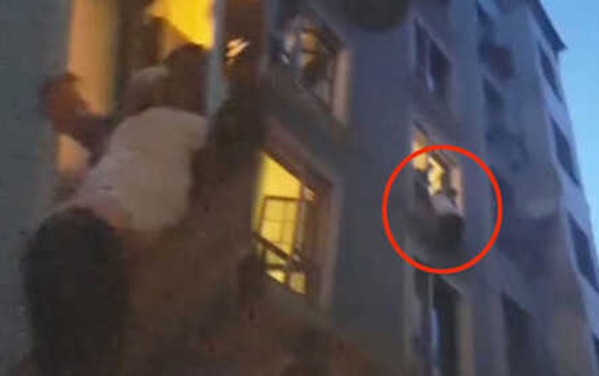 Beyoğlu'nda, Uyuşturucunun Etkisiyle İntihara Kalkışan ABD'li Turist Son Anda Kurtarıldı