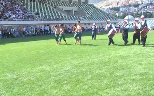 Amasya'da Geleneksel Karakucak Güreşleri