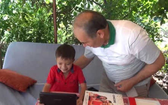 Kalp ve Akciğer Hastası Küçük Batın'ın Tablet Sevinci
