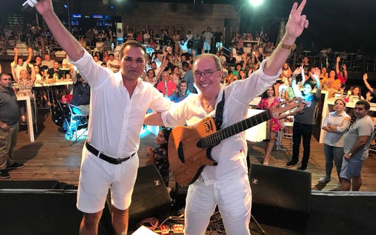 Sinan Erkoç Konserinde Rafet El Roman Sürprizi