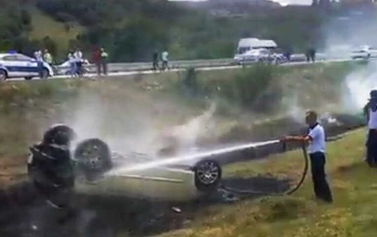Samsun'da Seyir Halindeyken Yanmaya Başlayan Otomobil Takla Attı: 4 Yaralı