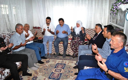 Ödemiş Protokolünden Şehit Ailelerine Ziyaret