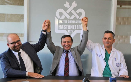 Erü Tıp Fakültesi Hastanelerinde Başhekimlik Devir Teslim Töreni Düzenlendi