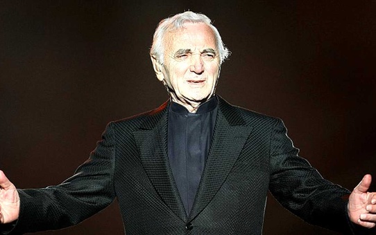 Dünyaca Ünlü Fransız Şarkıcı Charles Aznavour Hayatını Kaybetti