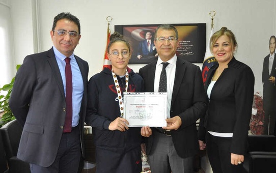 Gkv'li Altın Kulaç Dicle Su Sertpolat Milli Takımda