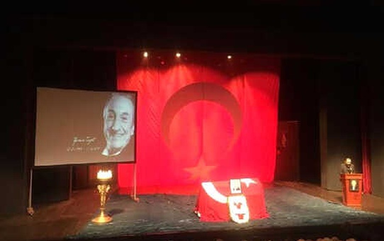 Tiyatro Sanatçısı Yaman Tüzcet İçin Muhsin Ertuğrul Sahnesi'nde Tören