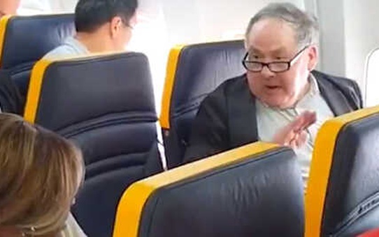 Siyahi Kadına Irkçı Saldırıda Bulunan Yaşlı Adam Hakkında Soruşturma Başlatıldı