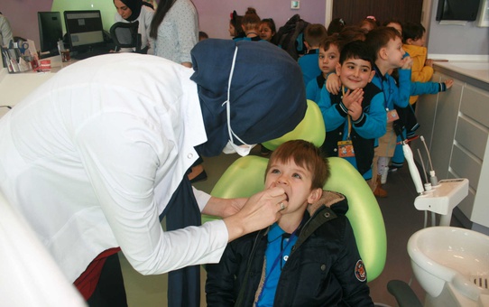 Minikler Diş Sağlığını Hayat'ta Öğrendi