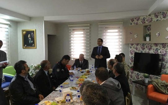 Kaymakam Özdemir Muhtarları Bilgilendirdi