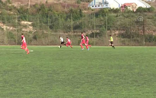 Eşine Desteği Tribünden Değil Kulübeden Veriyor