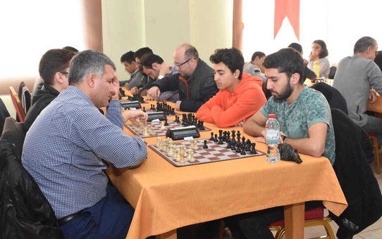 Tarsus'ta Satranç ve Briç Turnuvaları