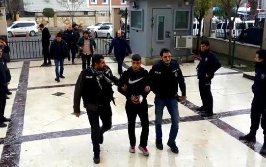Arkadaşını Kalbinden Bıçaklayarak Öldüren Genç Tutuklandı