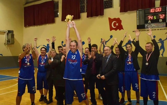 Şampiyon Mustafakemalpaşa Belediye Spor