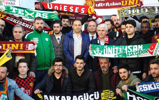 Yüzlerce Taraftar Eren ve Mert İçin Toplandı