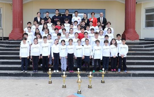 Yüzme Yarışlarında Büyük Başarı