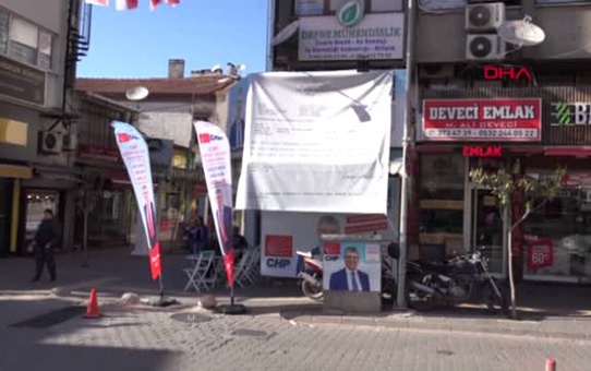 Balıkesir Adli Sicil Kaydını 9 Metrekarelik Afişe Bastırıp, Meydanlara Astı