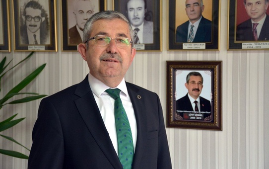 Belediye Başkanı Son Mesai Gününü Anı Duvarında Tamamladı
