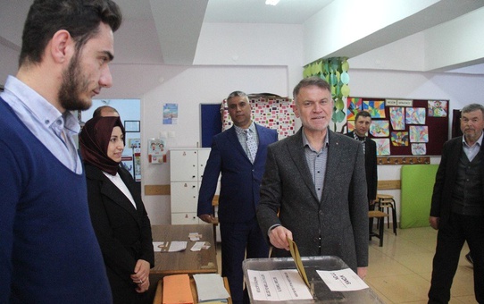 Ahmet Sami Kutlu Oyunu Kullandı