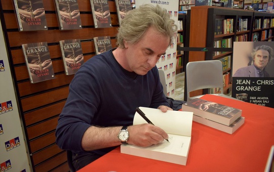 Jean Christophe Grange, Kitaplarını İmzaladı